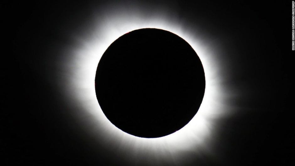 ¿Cómo y dónde se podrá ver el eclipse solar de este martes?