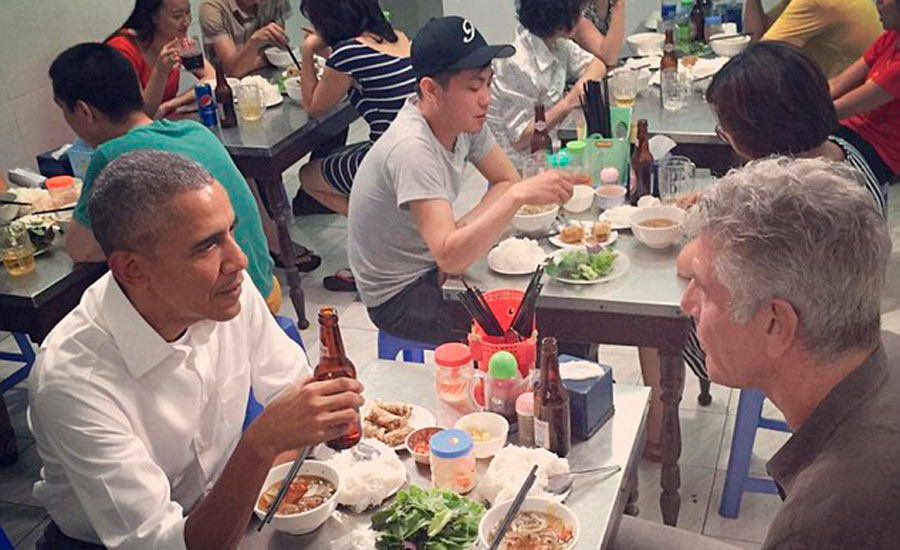 Cuánto costó la cena de Obama con Anthony Bourdain en Vietnam