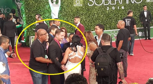 Video: llegada de J Balvin a la Alfombra Roja de Premios Soberano desata descontrol