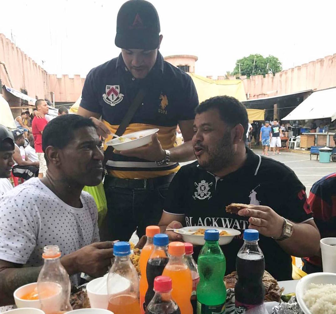 Celebran despedida de Omega en Cárcel La Victoria