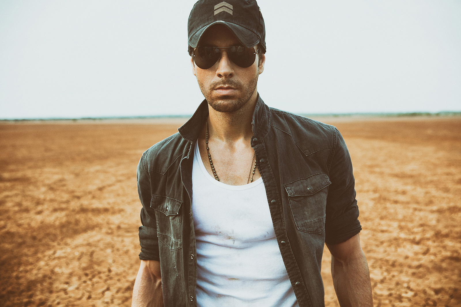 Enrique Iglesias en vivo para fin de año en Altos de Chavón acompañado por  Gente de Zona.