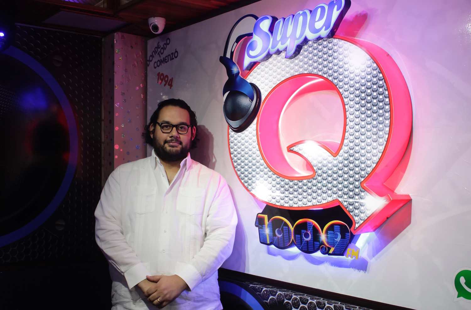 Súper Q inicia "Súper Navidad Urbana" con discoteca móvil y bar abierto