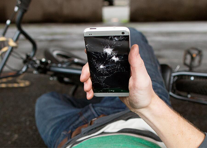 Peligros de seguir usando el celular con la pantalla rota