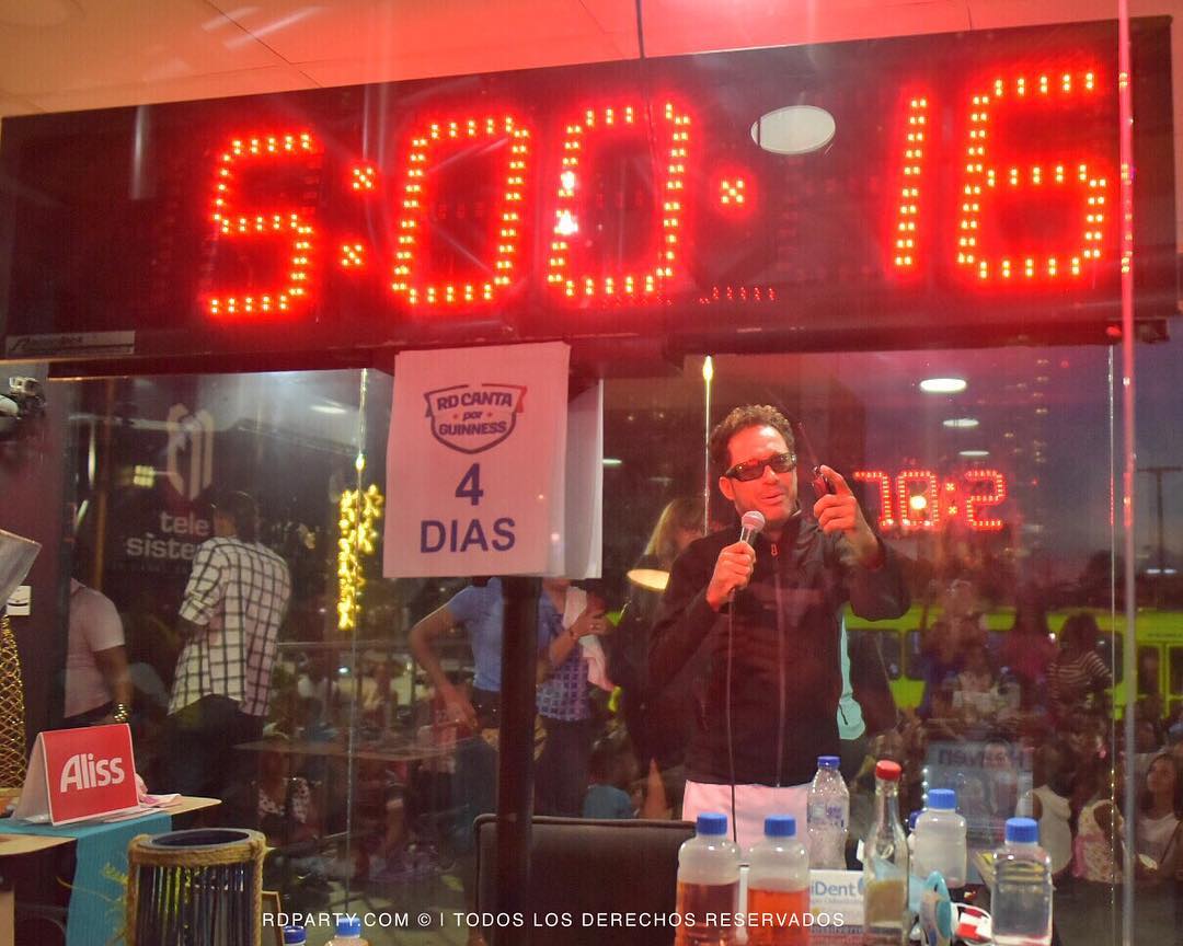 Carlos Silver cantante dominicano rompe Récord Guinness