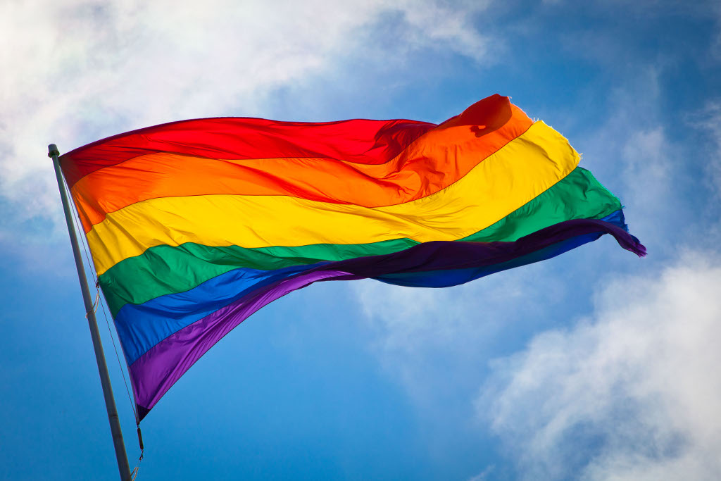 Conoce el verdadero origen de la bandera gay