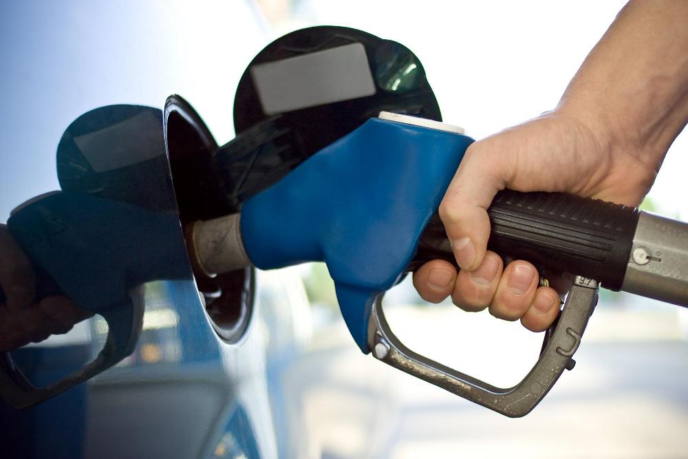Bajan los precios de los combustibles, excepto el GLP y el Gas Natural