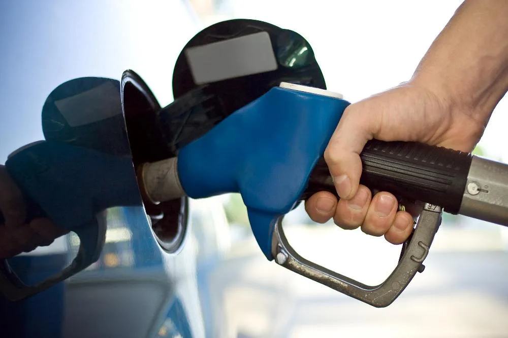 Bajan los precios de los combustibles, excepto el GLP y el Gas Natural