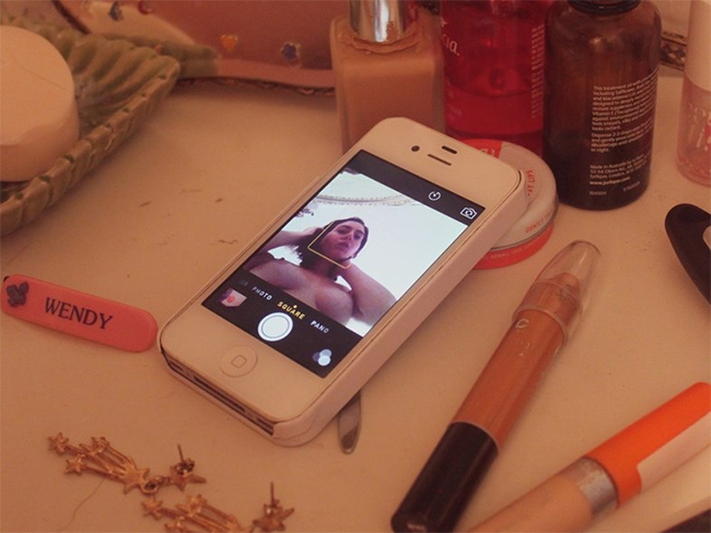 Este es el libro que recoge las fotos censuradas en Instagram