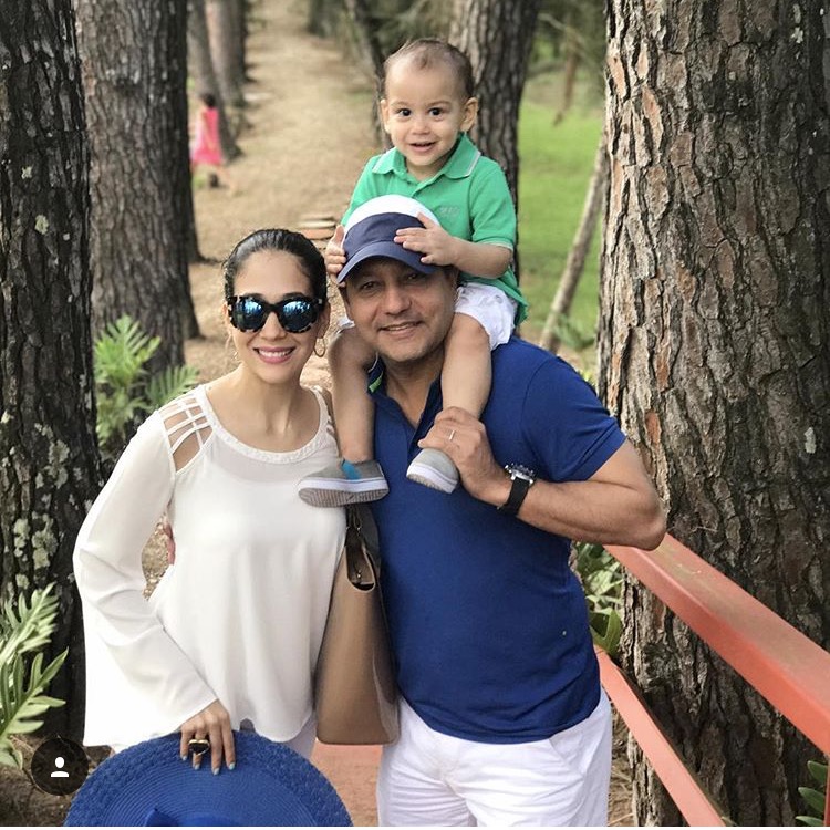 Nahiony Reyes los 45 años de su esposo Abel Martínez