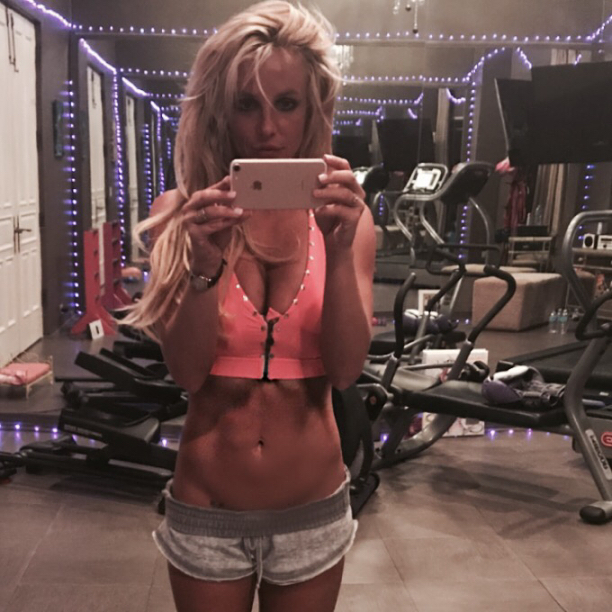 Britney Spears Presume Sexy Figura En Sensual Video