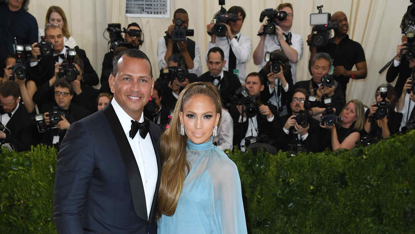 Jennifer Lopez y Alex Rodriguez en su primera red carpet durante la MET Gala 2017