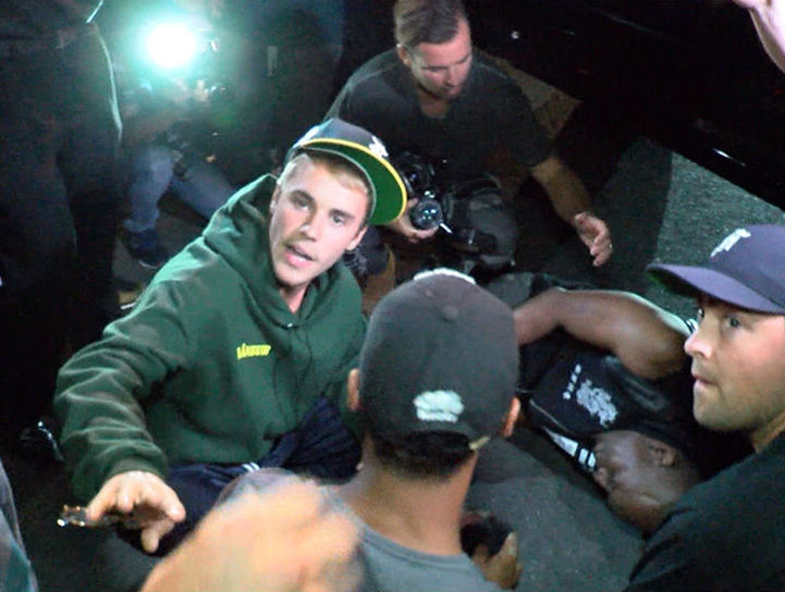 Video: Justin Bieber hirió a paparazzi al golpearlo con su vehículo