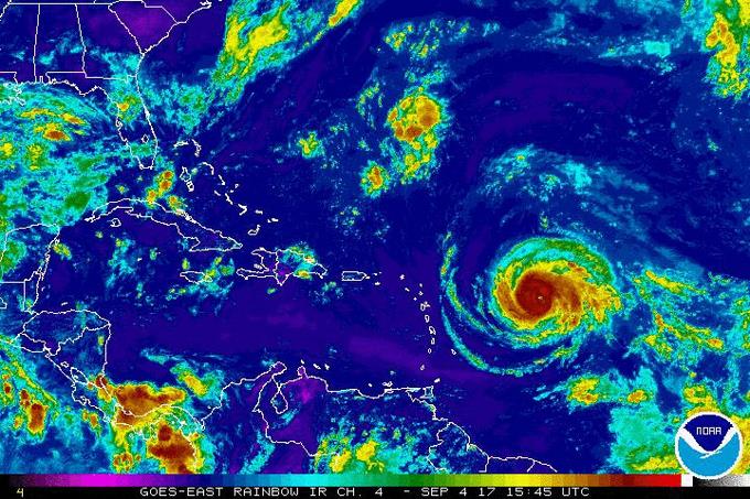 Artistas piden oraciones por paso del huracán Irma