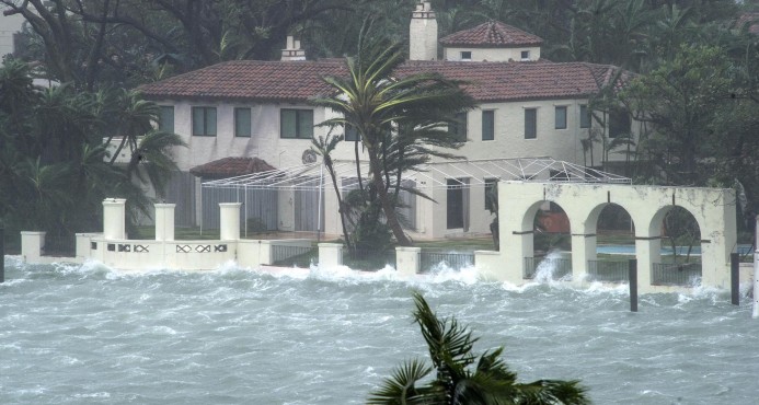 La tormenta tropical Irma pierde más fuerza a su paso por el norte de Florida