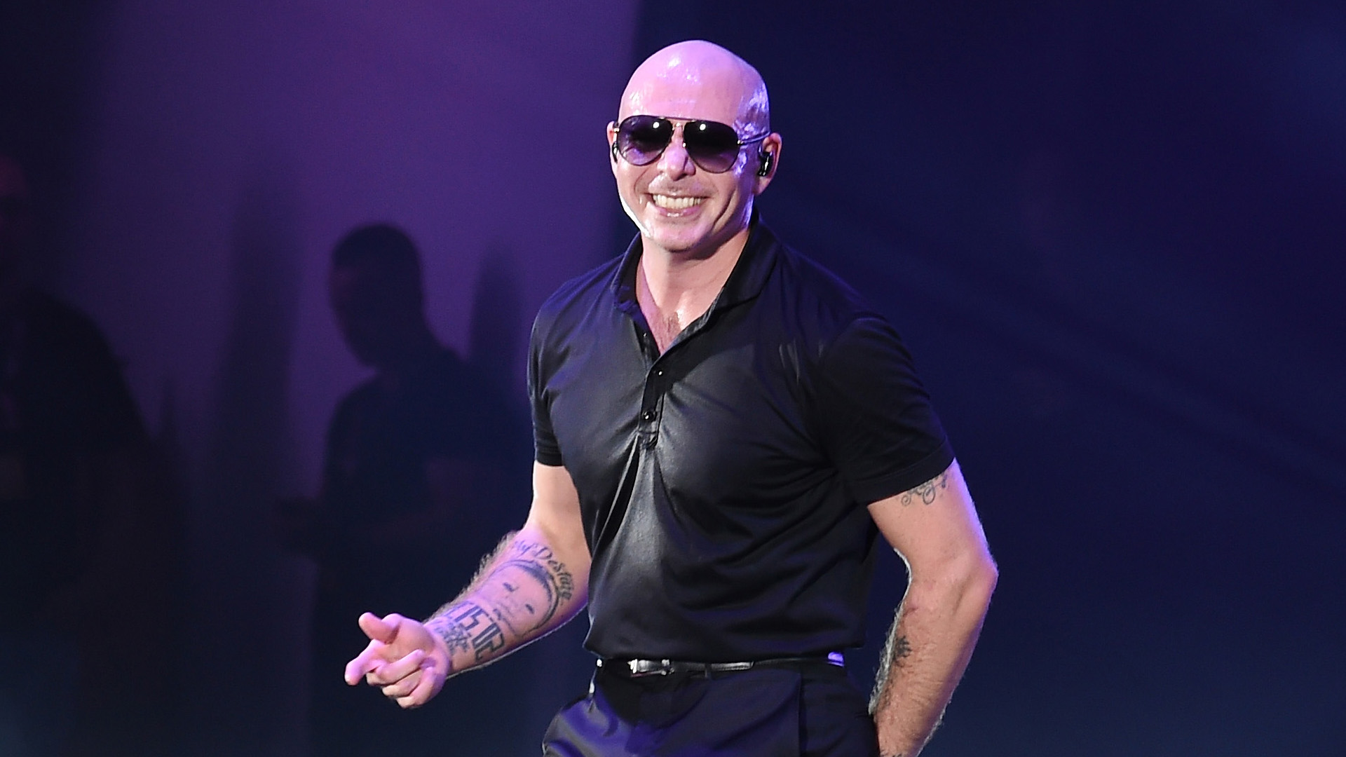 Pitbul pone a disposición de pacientes con cáncer su jet privado para trasladarlos de PR a EE.UU
