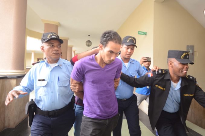 Asesino de mujer y sus tres hijos está en una “solitaria”