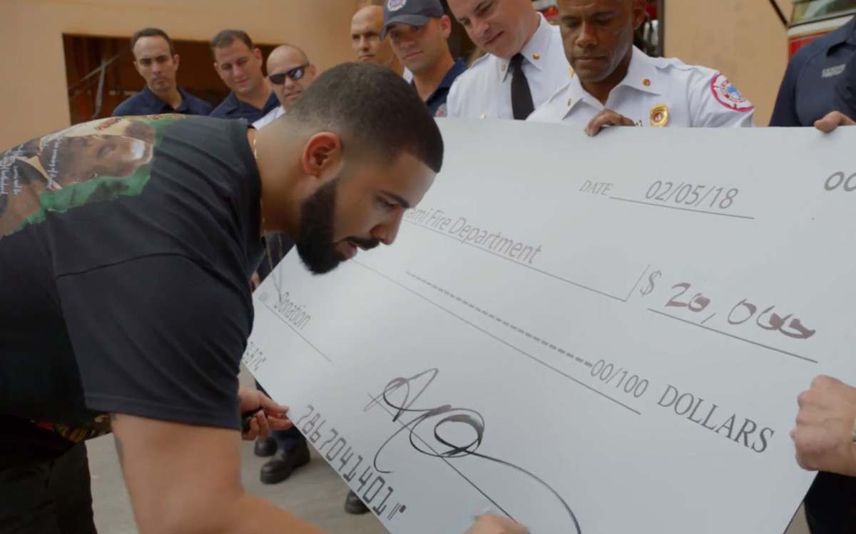 Drake regala al azar un millón de dólares durante rodaje de su nuevo video