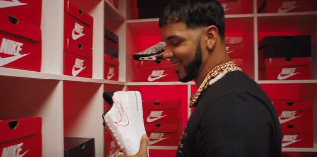 Anuel AA Se Une A Exclusiva Campaña De Foot Locker Para El Regreso A Clases
