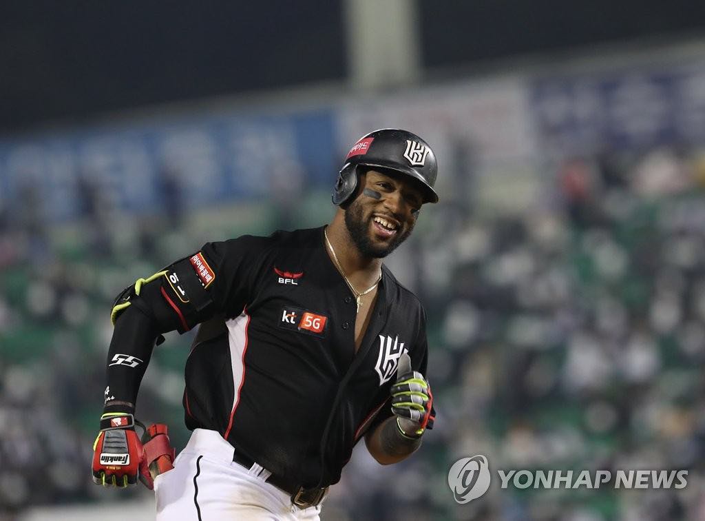 Mel Rojas y Raúl Alcántara verán acción en la Liga de Béisbol de Corea