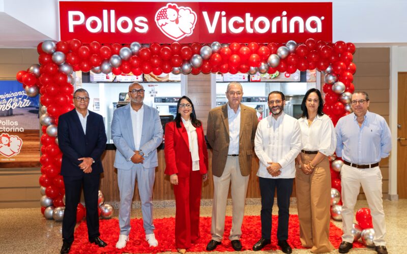 Pollos Victorina abre sucursal en el Aeropuerto Internacional Las Américas