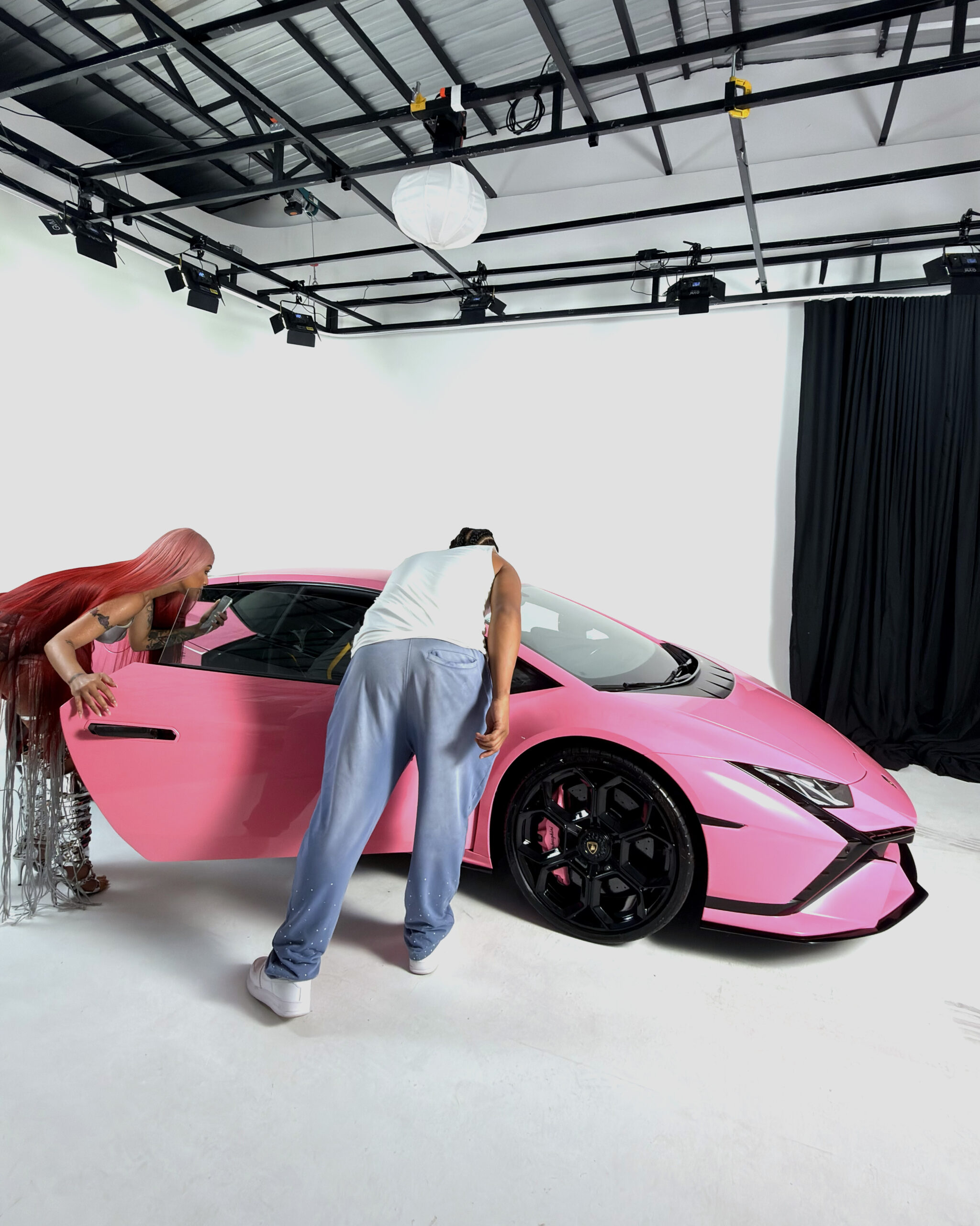 Lamborghini rosa detalle sesión