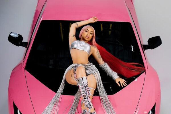 Yailin sorprende con Lamborghini rosa en su cumpleaños 23: así es y cuánto cuesta