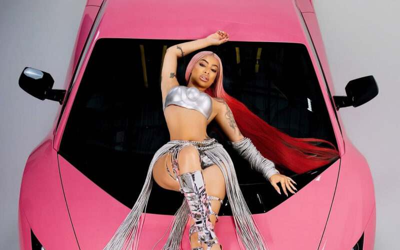 Yailin sorprende con Lamborghini rosa en su cumpleaños 23: así es y cuánto cuesta