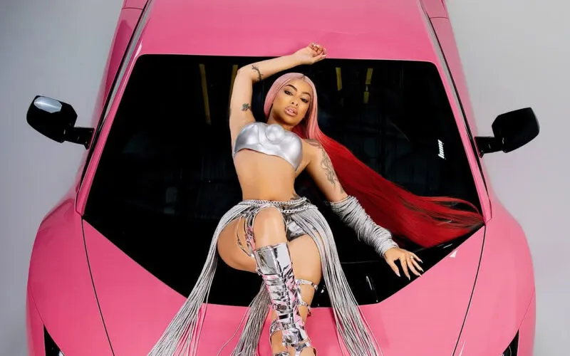 Yailin sorprende con Lamborghini rosa en su cumpleaños 23: así es y cuánto cuesta