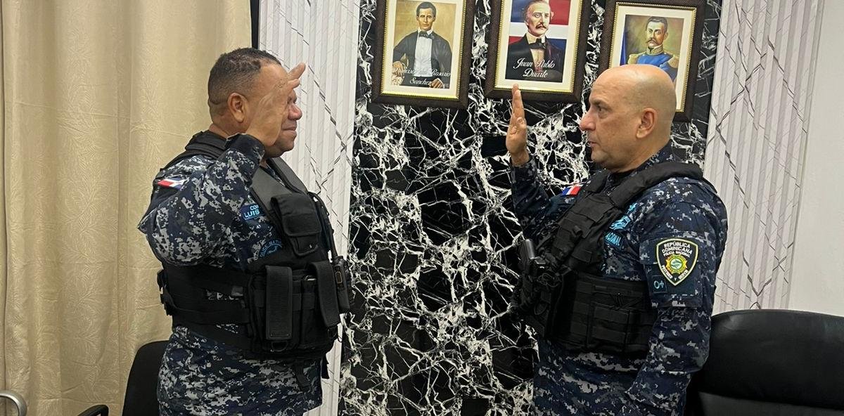 Nuevo Comandante Santo Domingo Oeste, coronel Luis Peña Peña, en acto oficial