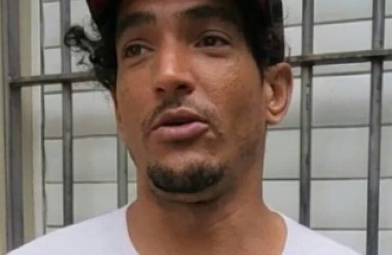 Hombre reparte RD$900,000 en Santiago y DICRIM lo busca