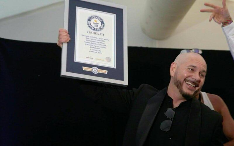 Récord Guinness calvas postizas: Pitbull hace historia en Londres