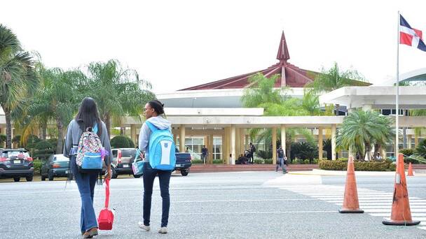 Mescyt retira becas UASD a 425 estudiantes por incumplimiento