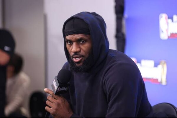 Debut LeBron James Sixers: choque histórico ante Knicks