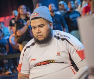 MenaRD campeón Topanga Championship celebrando su título en Japón